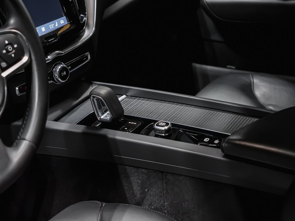 2022 Volvo XC60 B6 MOMENTUM CLIMATE PREMIUM-6