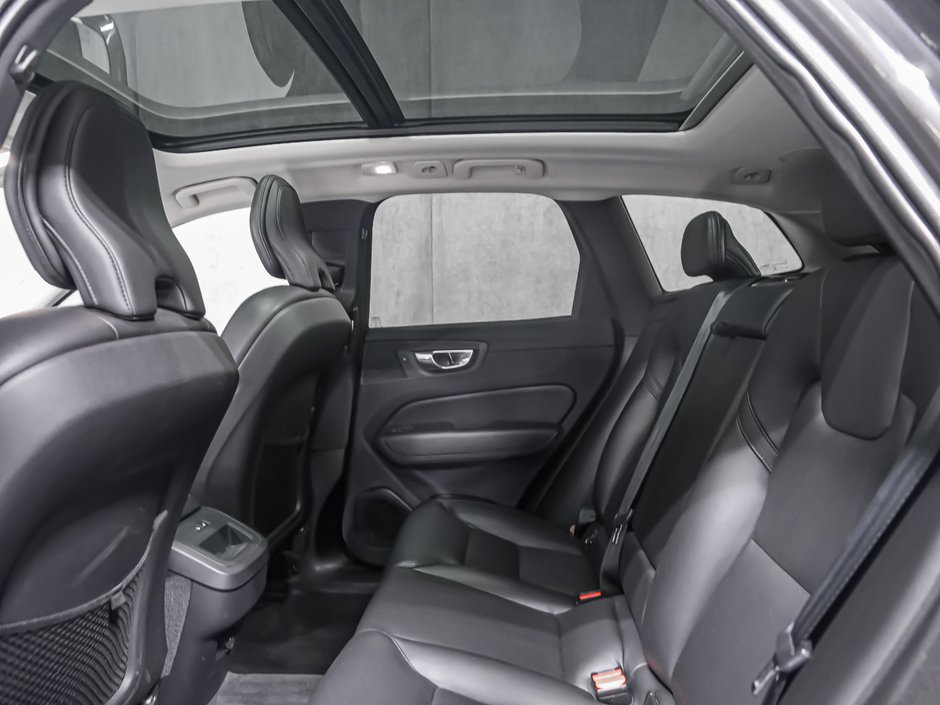 2022 Volvo XC60 B6 MOMENTUM-12