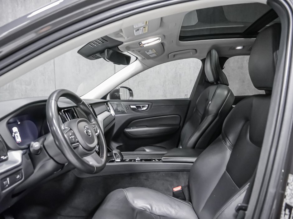 2022 Volvo XC60 B6 MOMENTUM-11