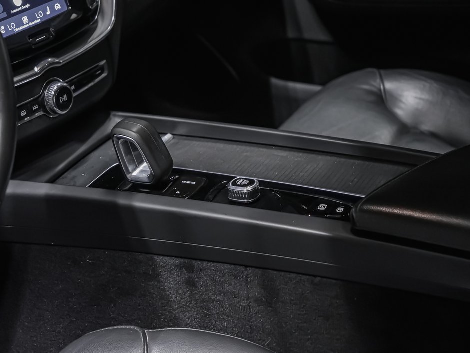 2022 Volvo XC60 B6 MOMENTUM-6