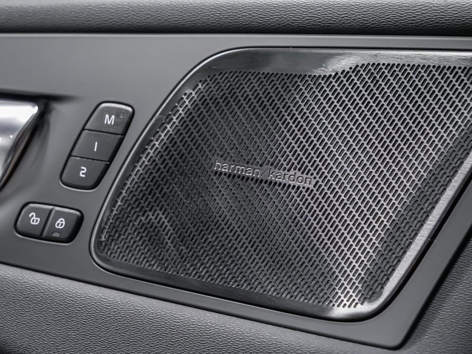 2022 Volvo XC60 B6 MOMENTUM-10