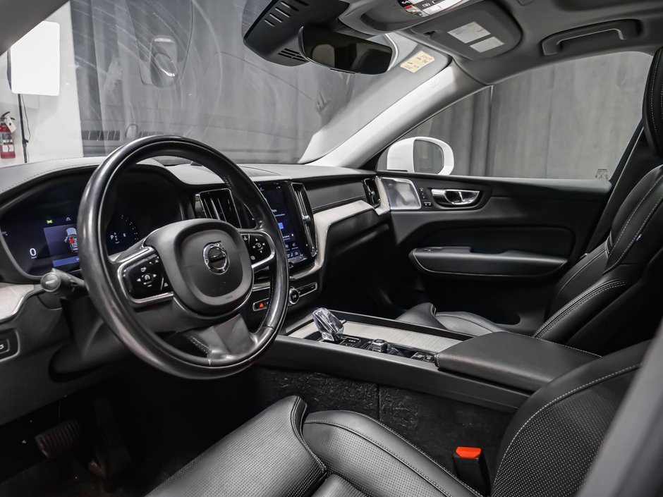 2022 Volvo XC60 B6 INSCRIPTION ADVANCED CLIMATE BOWERS-1