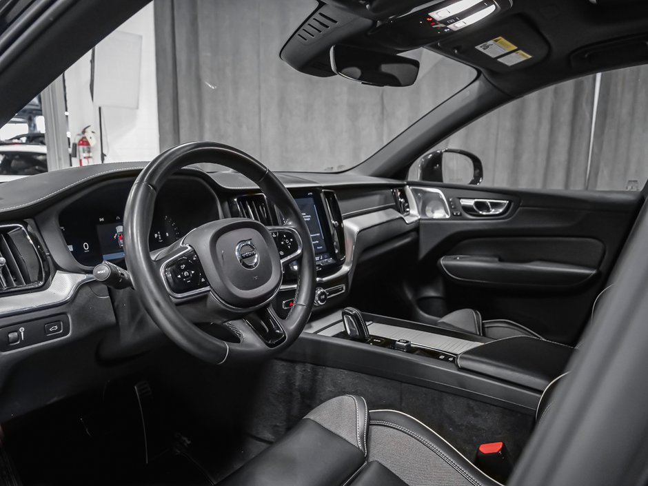 Volvo XC60 R-Design 2022-1