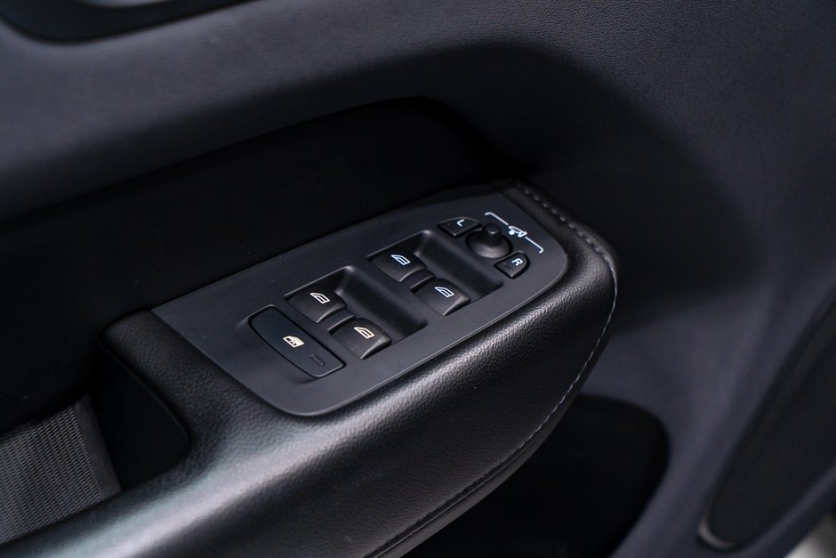Volvo XC60 B5 MOMENTUM HARMAN KARDON 2022-14