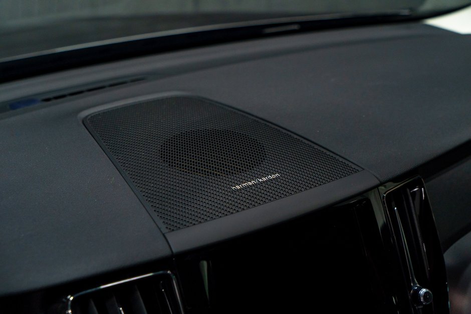 Volvo XC60 B5 MOMENTUM HARMAN KARDON 2022-13