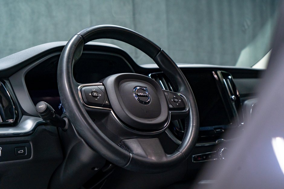 Volvo XC60 B5 MOMENTUM HARMAN KARDON 2022-8