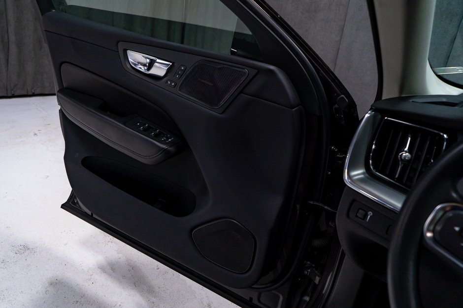 Volvo XC60 B5 MOMENTUM HARMAN KARDON 2022-11
