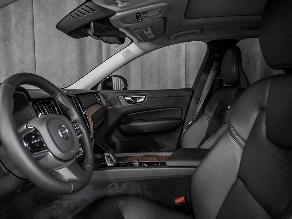 2023 Volvo XC60 PLUS DARK THEME-17