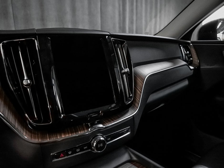 2023 Volvo XC60 PLUS DARK THEME-13