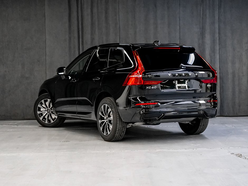 2023 Volvo XC60 PLUS DARK THEME-2
