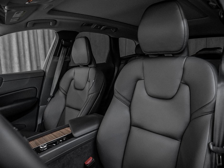 2023 Volvo XC60 PLUS DARK THEME-18