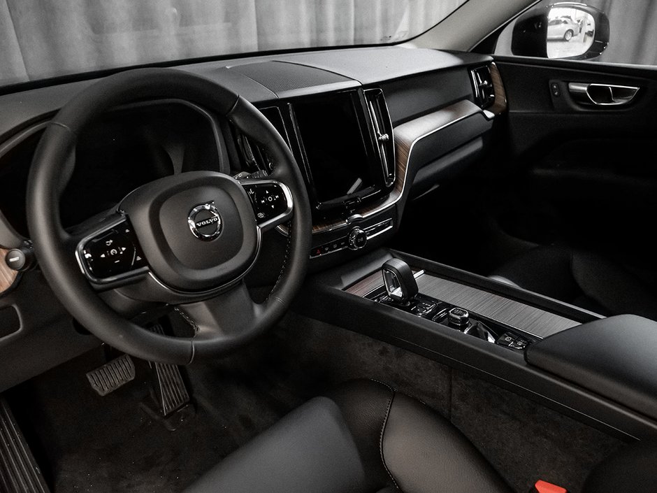 2023 Volvo XC60 PLUS DARK THEME-10