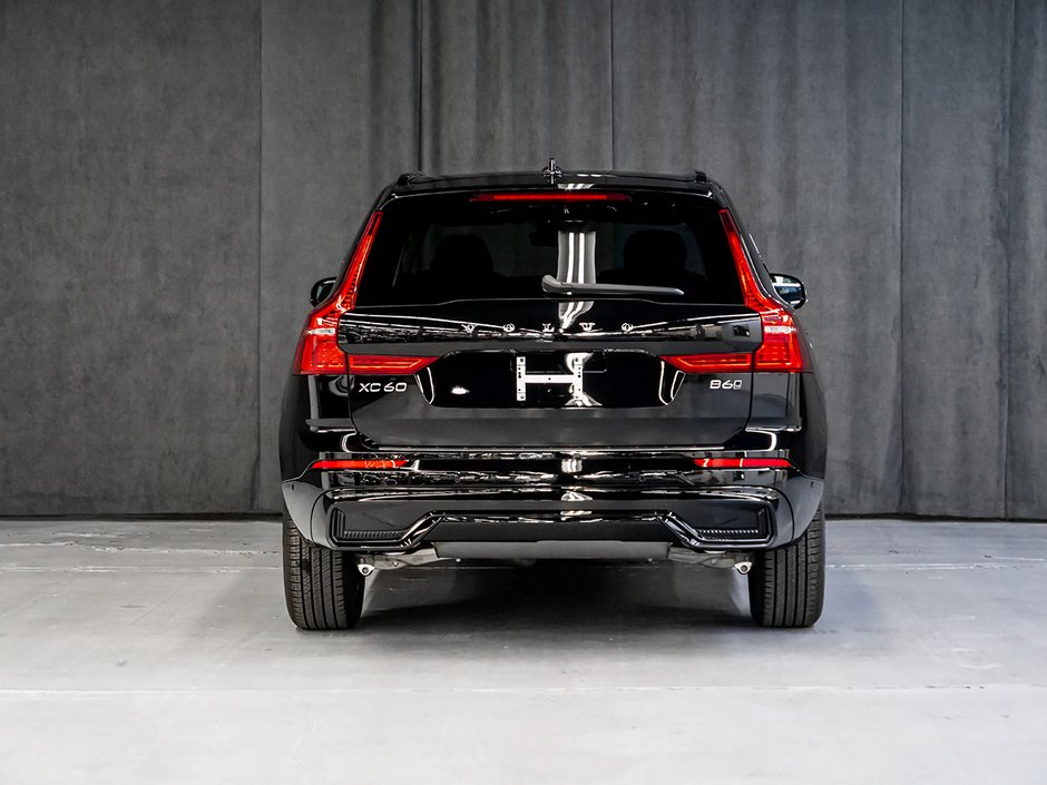 2023 Volvo XC60 PLUS DARK THEME-3