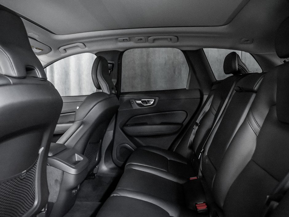 2023 Volvo XC60 PLUS DARK THEME-23