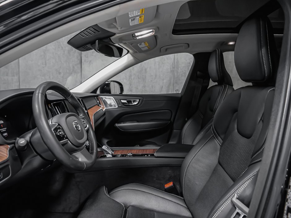 Volvo XC60 ULTIMATE BRIGHT THEME 2023-11