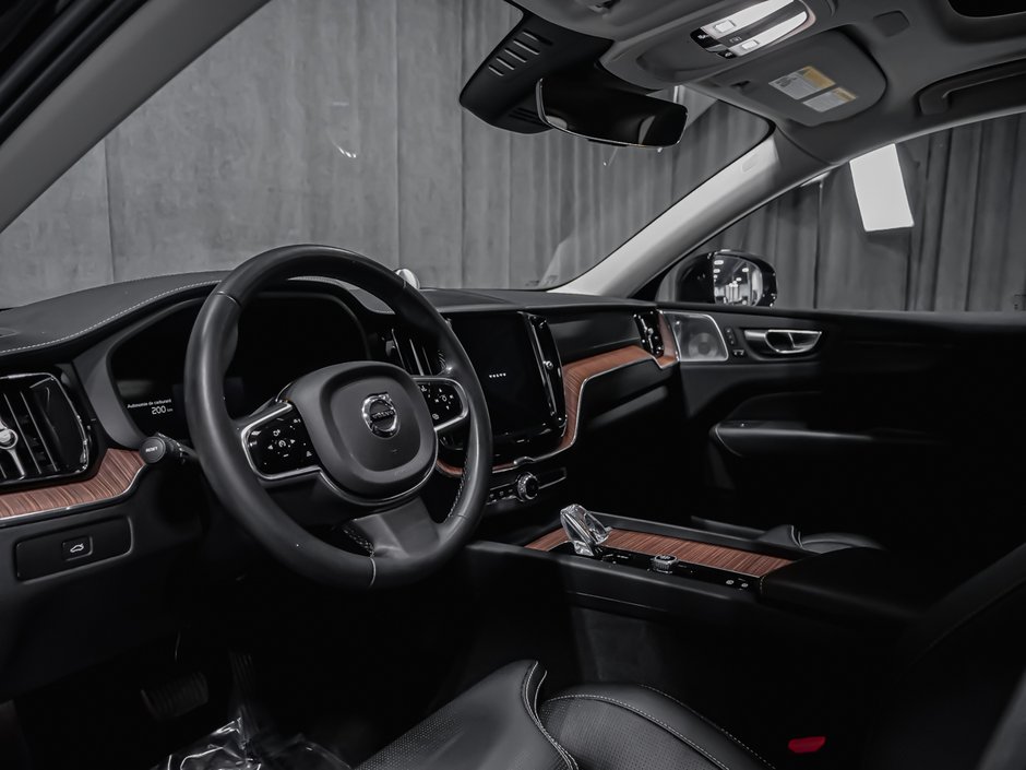 Volvo XC60 ULTIMATE BRIGHT THEME 2023-5