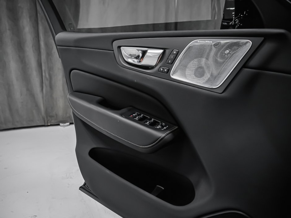 Volvo XC60 ULTIMATE BRIGHT THEME 2023-8