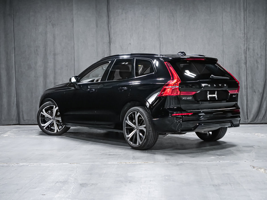 2023 Volvo XC60 B6 ULTIMATE DARK BOWERS & WILKINS-1