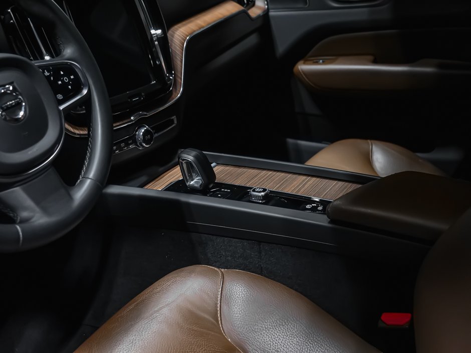 2023 Volvo XC60 Plus Dark Theme-7