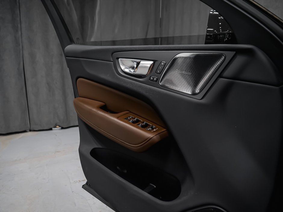 2023 Volvo XC60 Plus Dark Theme-9