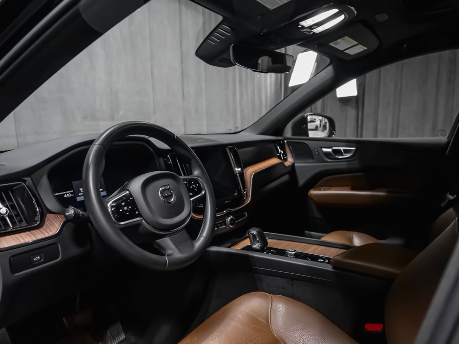 2023 Volvo XC60 Plus Dark Theme-6
