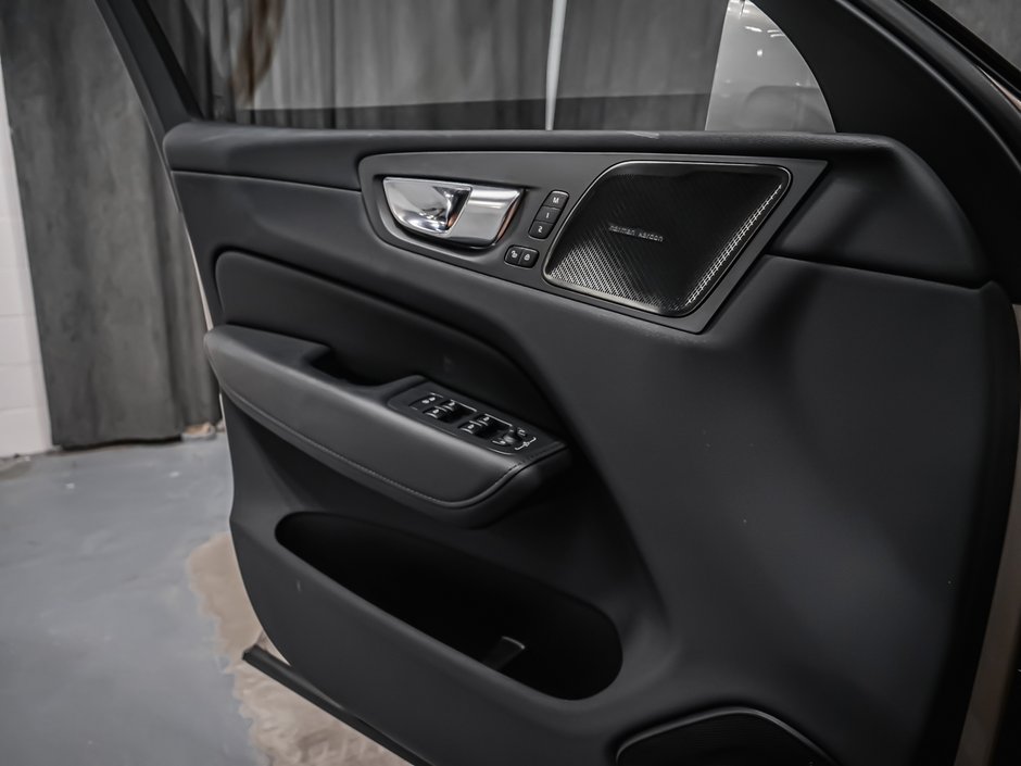 Volvo XC60 B6 PLUS BRIGHT CLIMAT HARMAN KARDON MAGS 20PO 2023-9