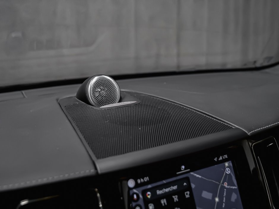 2023 Volvo XC60 B6 AWD ULTIMATE BRIGHT THEME-10