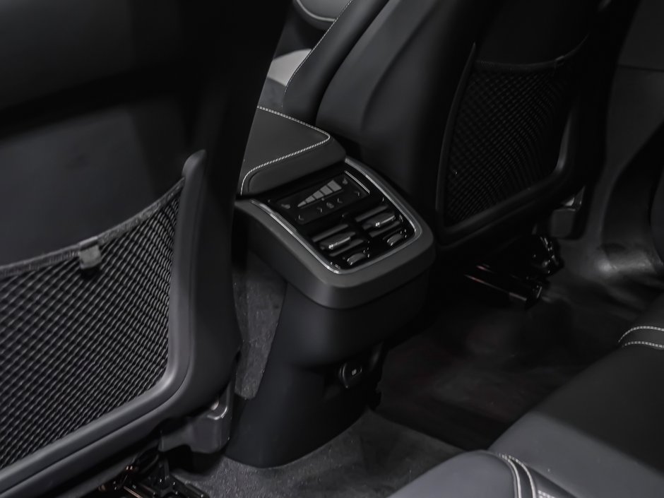 Volvo XC60 B6 ULTIMATE DARK 2023-14