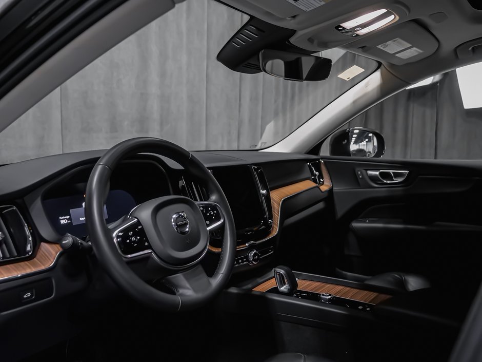 Volvo XC60 PLUS DARK THEME 2023-5