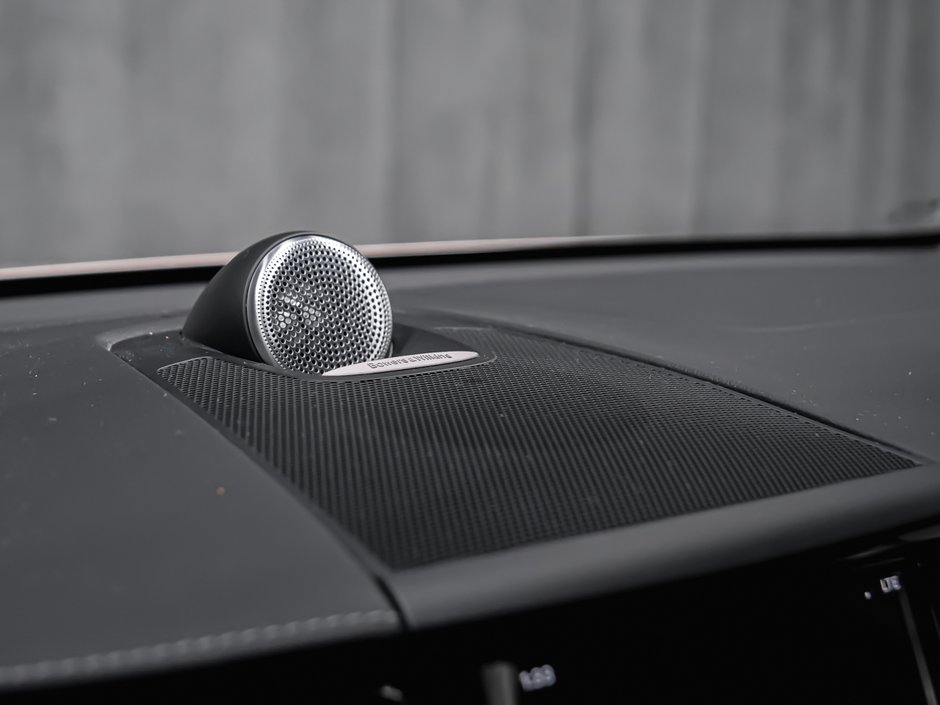 2023 Volvo XC60 Ultimate Dark Theme-10