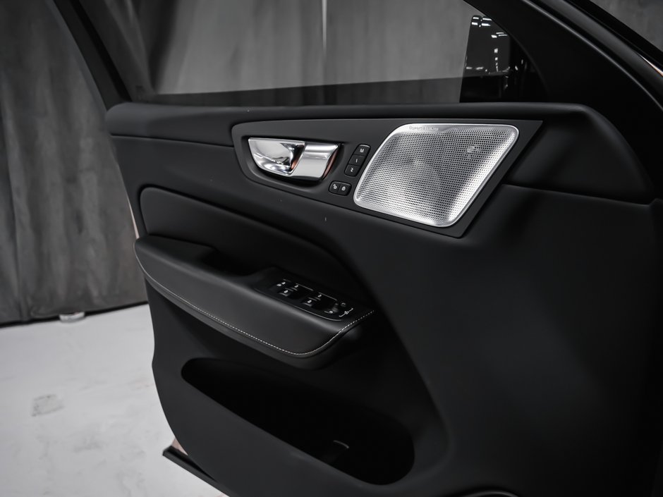 2023 Volvo XC60 Ultimate Dark Theme-8