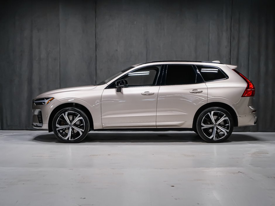 2023 Volvo XC60 Ultimate Dark Theme-2