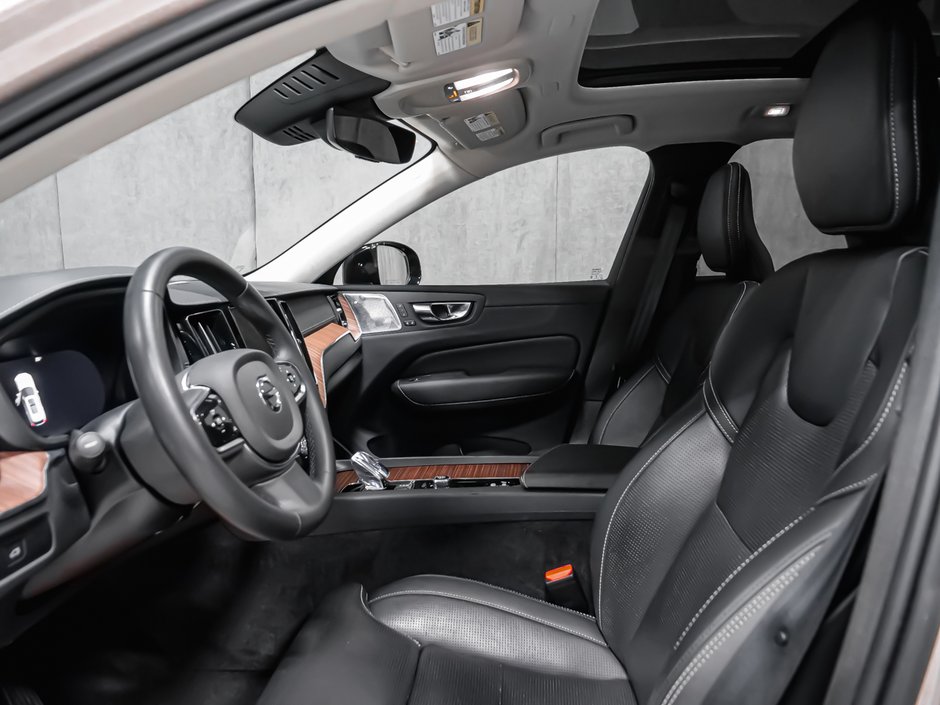 2023 Volvo XC60 Ultimate Dark Theme-12