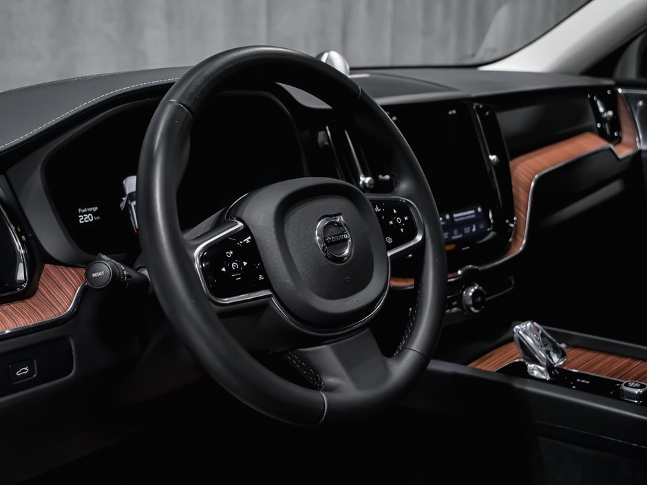 2023 Volvo XC60 Ultimate Dark Theme-7