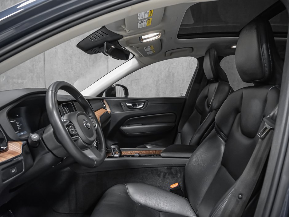 Volvo XC60 B6 PLUS DARK 2023-10