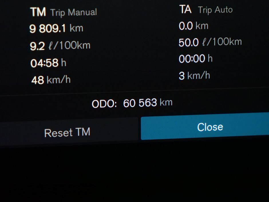 Volvo XC60 B6 PLUS DARK 2023-8