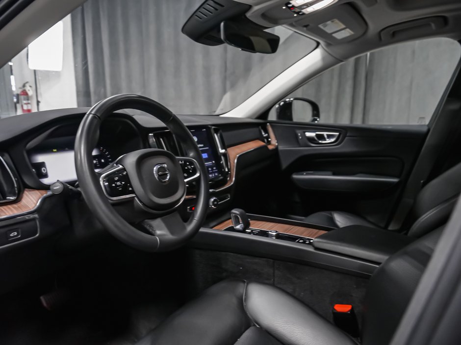 2023 Volvo XC60 B6 PLUS DARK-1