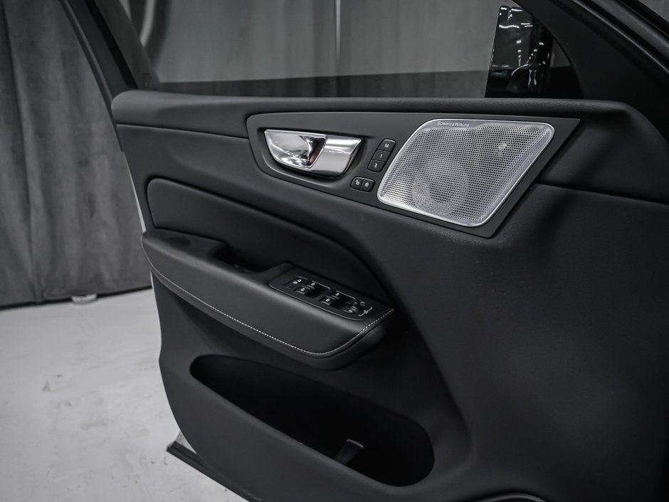 2023 Volvo XC60 Ultimate Dark Theme-8