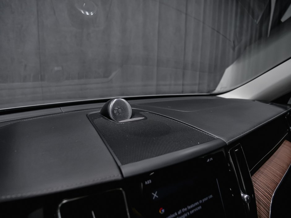 2023 Volvo XC60 Ultimate Dark Theme-9