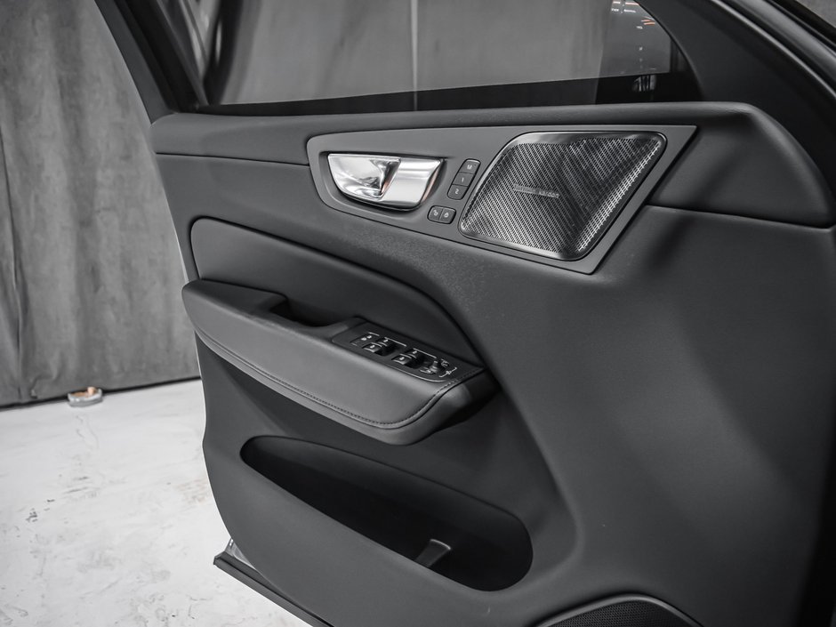 Volvo XC60 B6 PLUS BRIGHT CLIMAT HARMAN KARDON 2023-8