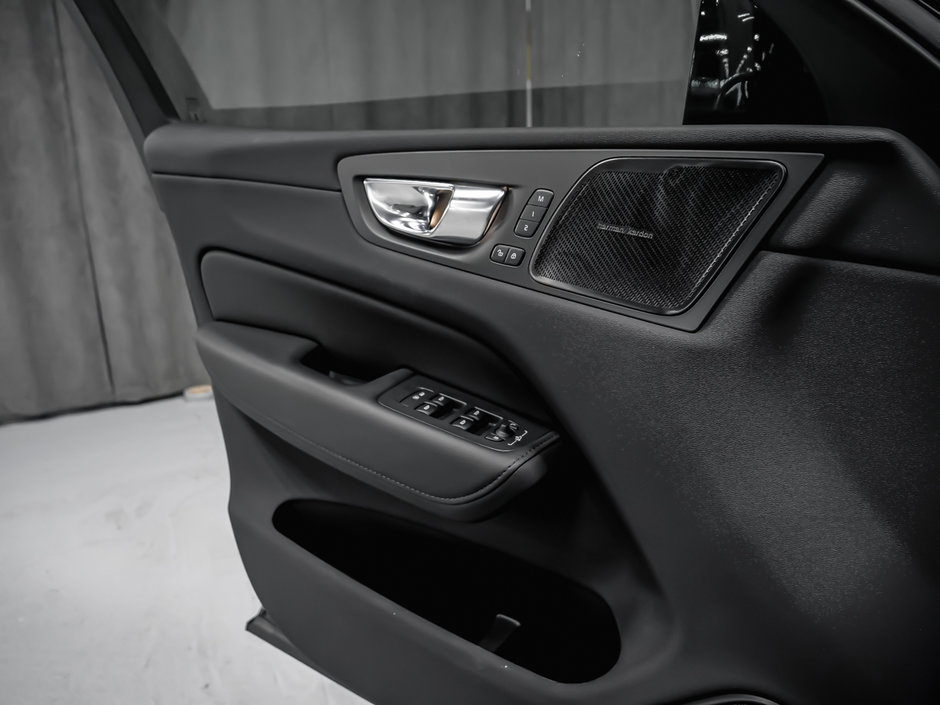 Volvo XC60 B5 PLUS DARK CLIMATE HARMAN 2024-8