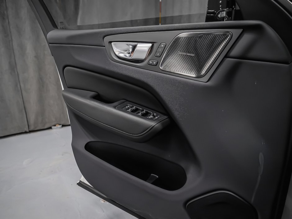 2024 Volvo XC60 B5 PLUS DARK CLIMAT HARMAN KARDON-9