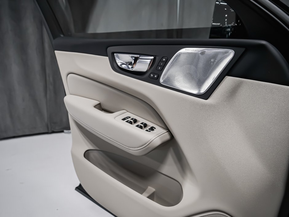 2024 Volvo XC60 B5 ULTIMATE DARK-8