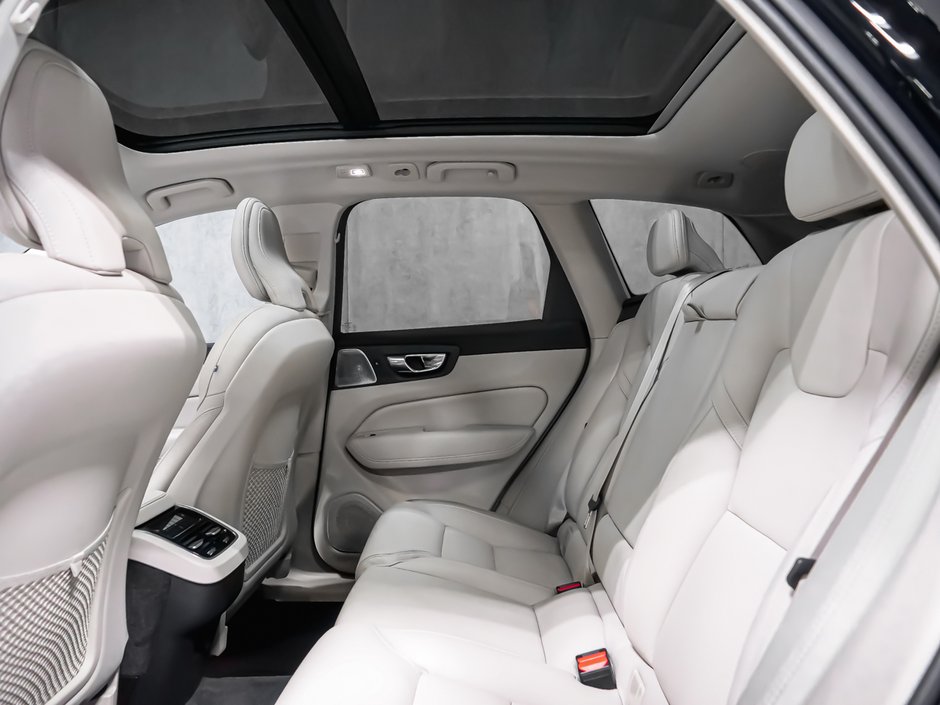 2024 Volvo XC60 B5 ULTIMATE DARK-12