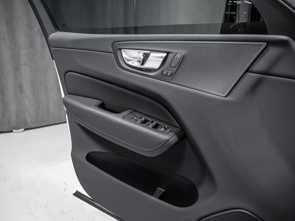 Volvo XC60 B5 CORE DARK 2024-9