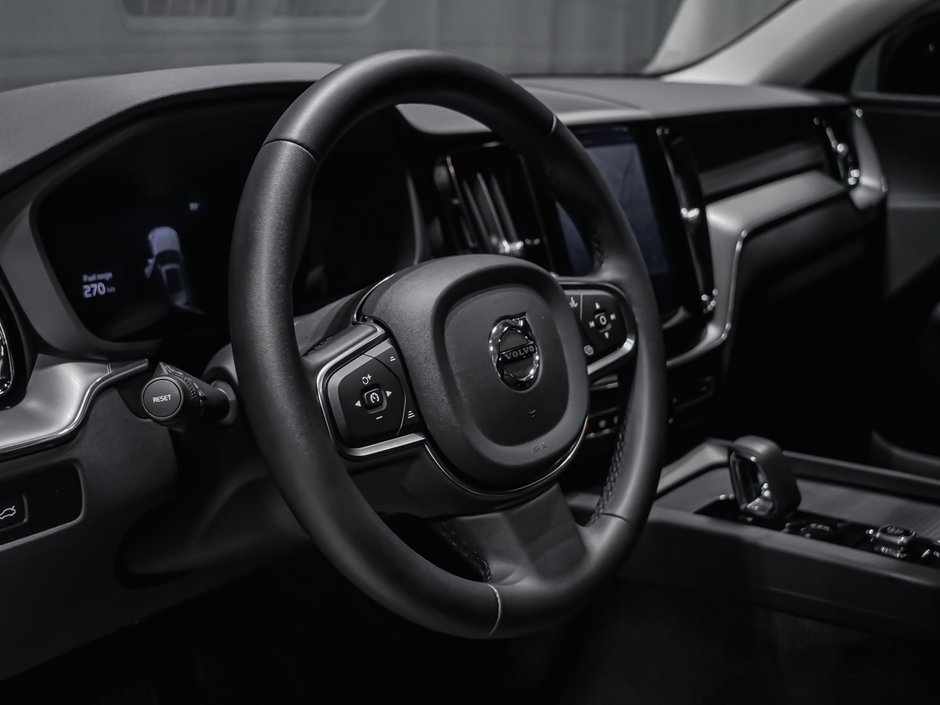 Volvo XC60 B5 CORE DARK 2024-7