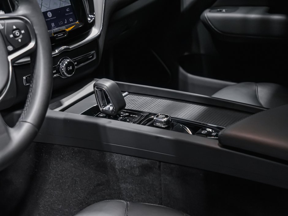 Volvo XC60 B5 CORE DARK 2024-6