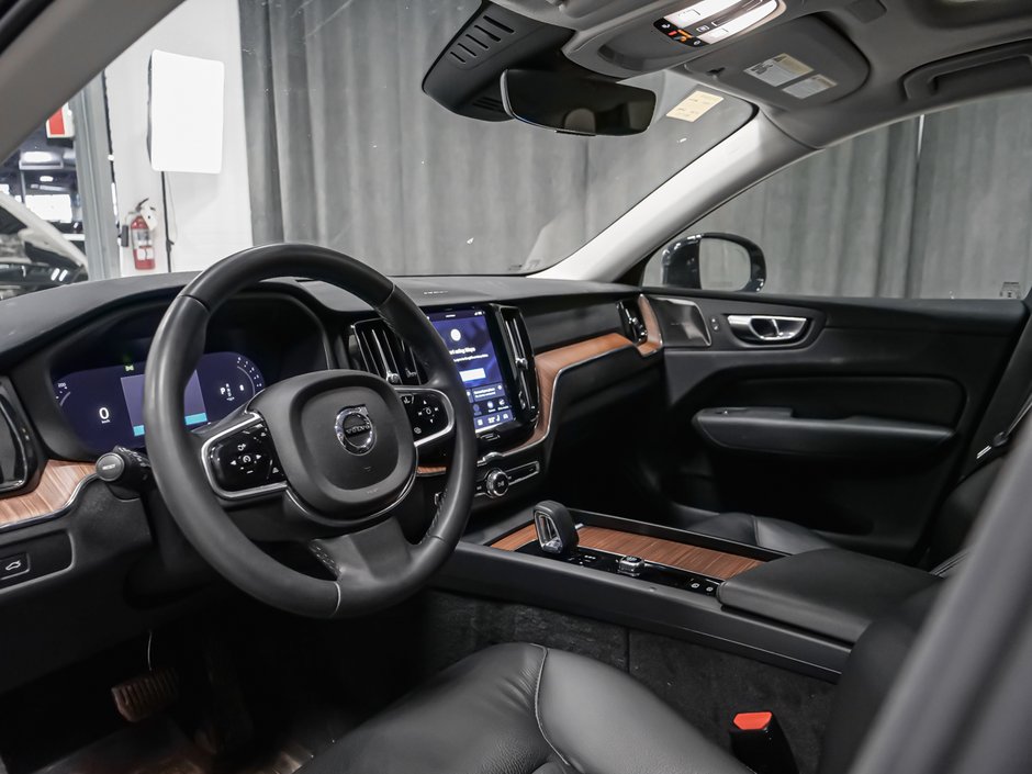 2024 Volvo XC60 B5 PLUS DARK-1