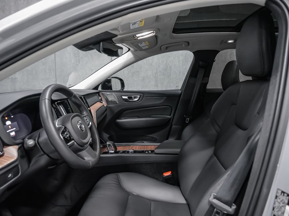 2024 Volvo XC60 B5 PLUS DARK-12
