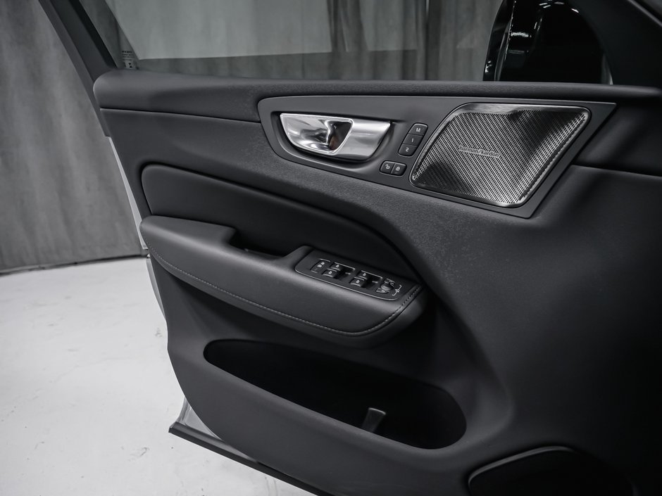2024 Volvo XC60 B5 PLUS DARK-9